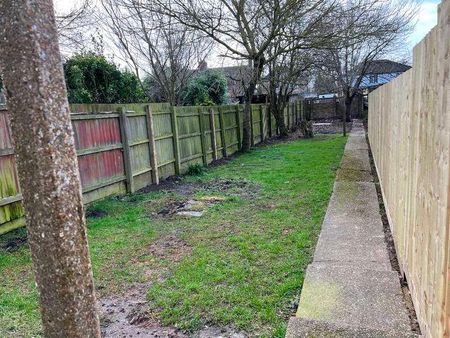 Burcroft Road, Wisbech, PE13 - Photo 2