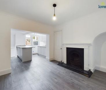 3 bedroom Terraced House To Let - Photo 2