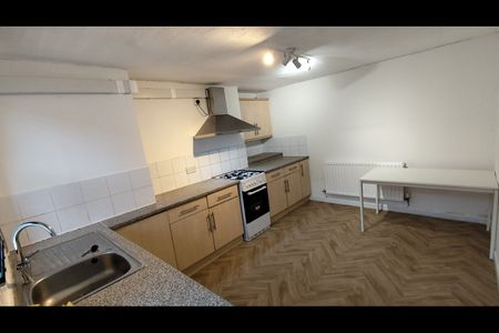 2 Bed Terraced House, Rydall Street, LS11 - Photo 5