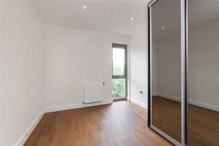 3 bedroom flat to rent - Photo 3