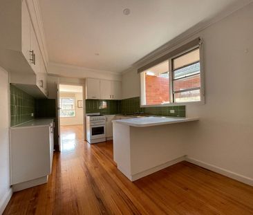 4/13 Garden Avenue, Glen Huntly - Photo 2