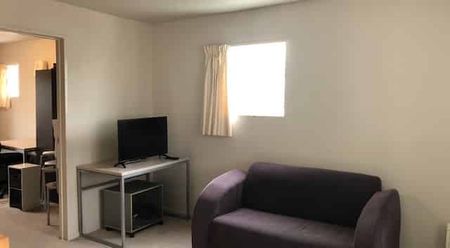 Martin Square 2 Bedroom - Photo 2