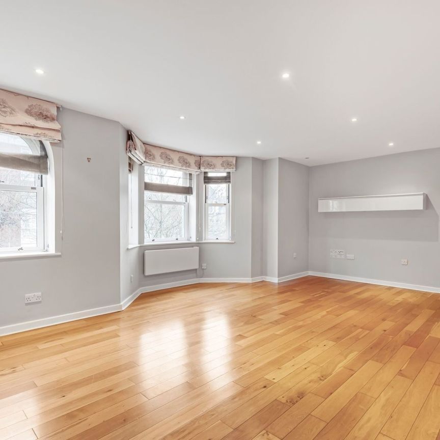 Wendle Square, Battersea, London, SW11 - Photo 1