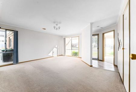 Spacious home in quiet and convenient location - Photo 5