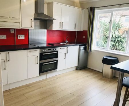 Room 6, 7 Perne Avenue, Cambridge - Photo 3