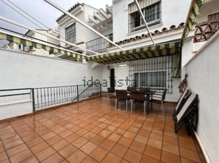 Alquiler de chalet adosado en Calle Topacio s/n - Photo 5