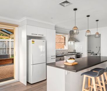 A Family Gem in a Prime Frankston South Location - Photo 4