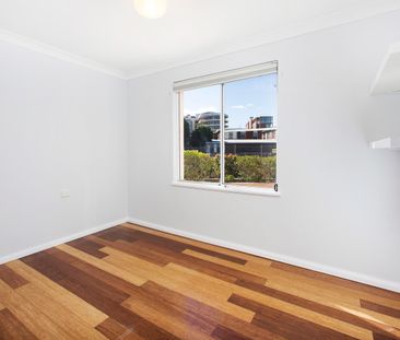 Life by the Harbour - Photo 2