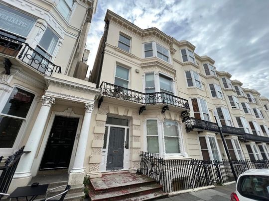 3 Bedroom Maisonette To Rent - Photo 1