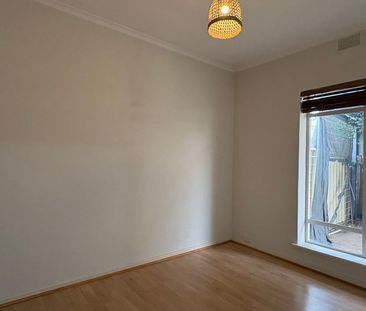 Well-Presented Unit - Photo 1