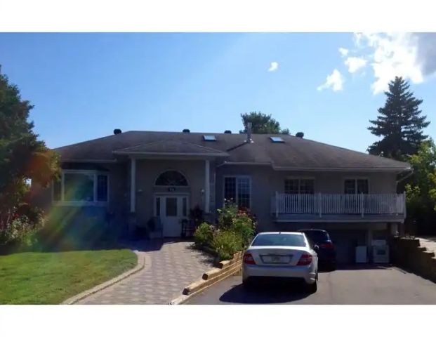 45 Assiniboine , Unit 2: 2 Bedroom Apartment (Nepean) | 45 Assiniboine Drive, Nepean - Photo 1