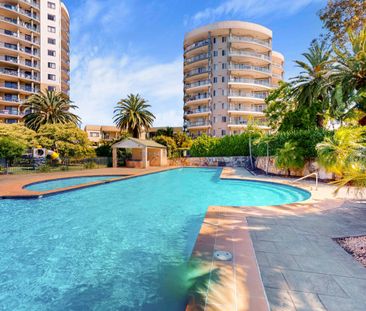 Beautiful Apartment Overlooking Swimming Pool and Gardens!!! - Photo 2