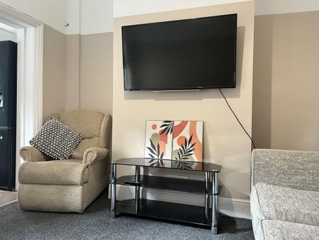 4 bedroom terraced house to rent - Photo 3