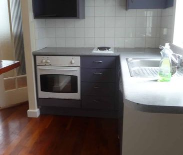 GRAFTON one bedroom Art Deco Apartment - Photo 2