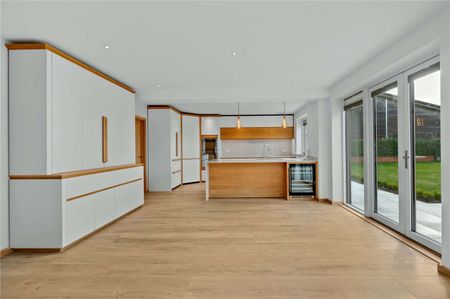 An exceptional newly done four bedroom barn conversion, providing an idyllic countryside setting and spacious and contemporary living accommodation. - Photo 5