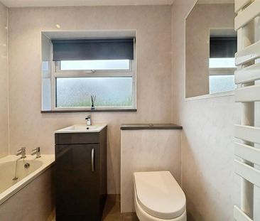 3 bedroom detached bungalow to rent - Photo 3