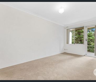 Bright Apartment in Convenient Location - Photo 4