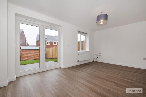4 bed House - Semi-Detached To Let - Photo 1