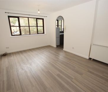 2 bedroom Flat to let - Photo 4