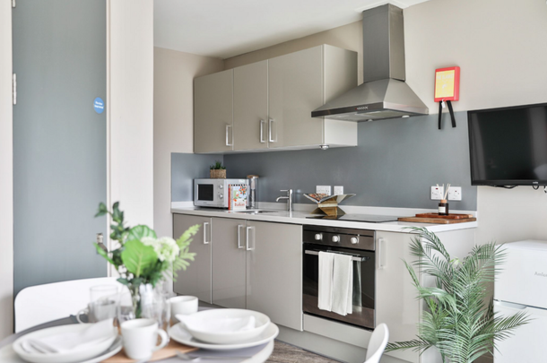 1 bedroom in a house share to rent - Photo 1