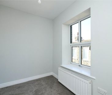 2 bedroom end of terrace house to rent - Photo 3