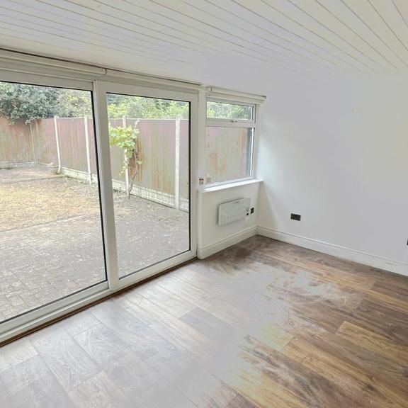 4 bedroom terraced house to rent - Photo 1