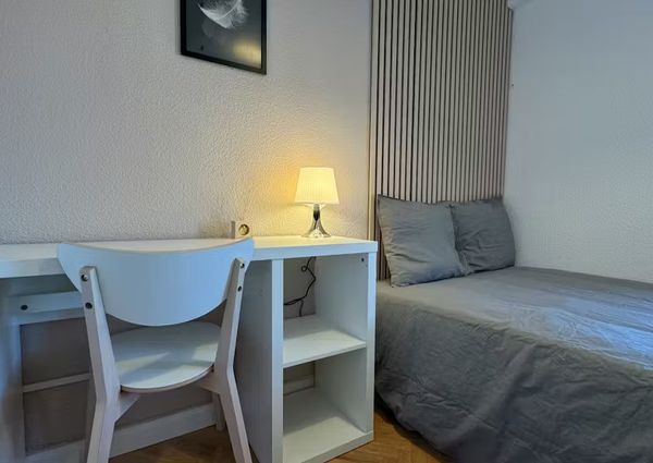 Calle de Tribaldos, Madrid, Community of Madrid 28043