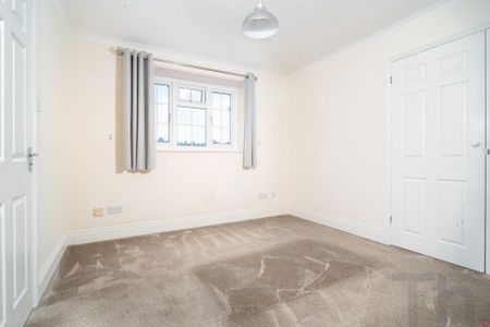 3 bedroom flat to rent - Photo 5