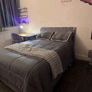 Room in a Shared Flat, Woolwich Church St, SE18 - Photo 2