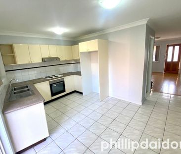 NEAT TOWNHOUSE... - Photo 5