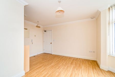 studio to rent West Street, Fareham, PO16 - Photo 2