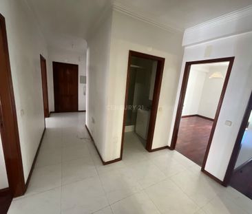 Apartamento T4 (5 assoalhadas) no centro da Moita - Photo 2