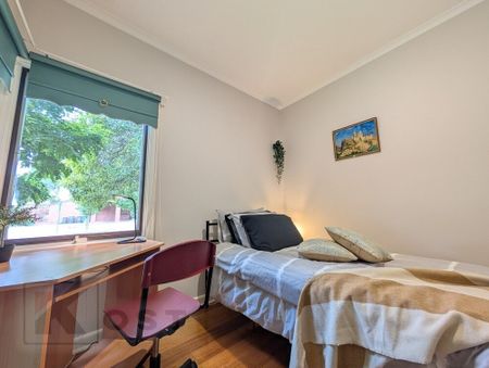 Blackburn South - Photo 3