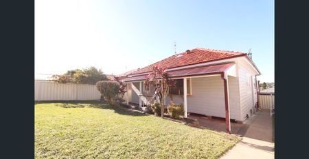 Beautiful Modern Home - Photo 2