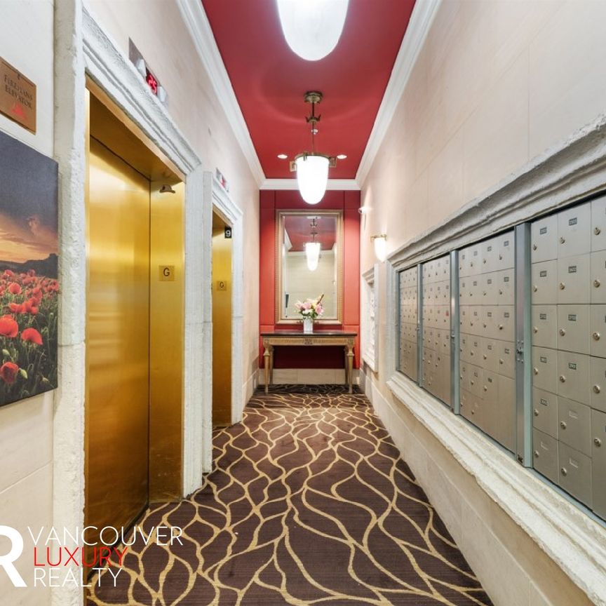 Condo in Downtown Vancouver, British Columbia - Photo 1