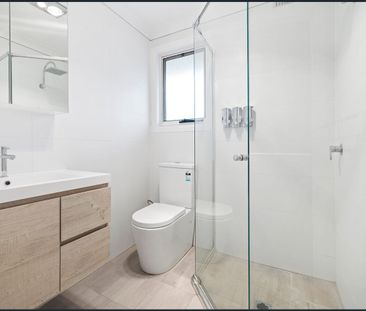 Stylish & Spacious Freestanding 4-Bedroom Townhouse - Photo 3