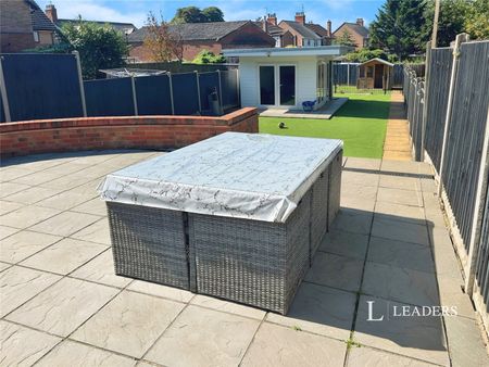 1 bedroom property to rent Lincoln Road, Peterborough, PE1 - Photo 3