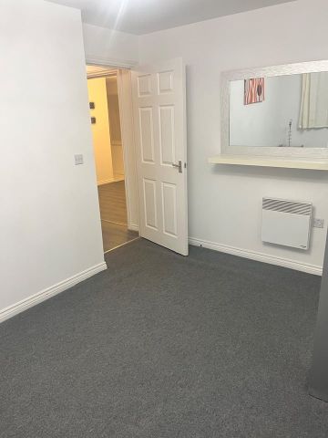 2 Bed Flat, Amersham Road, RG4 - Photo 2