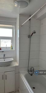 1 bedroom in a flat share to rent - Photo 3