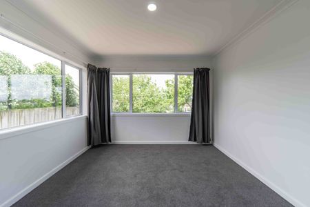Refreshed Three Bedroom Home near the Hospital - Photo 4