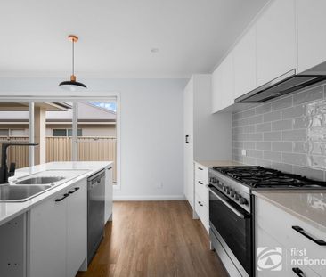 EXECUTIVE STYLE 3 BEDROOM HOME - Photo 5