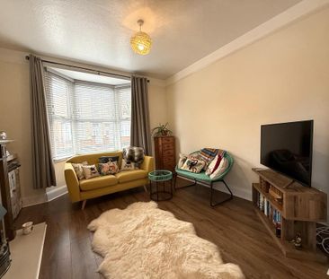 2 bedroom end of terrace house to rent - Photo 2