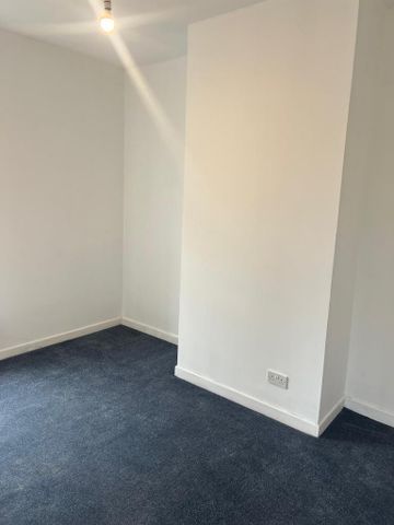 2 bedroom end of terrace house to rent - Photo 3