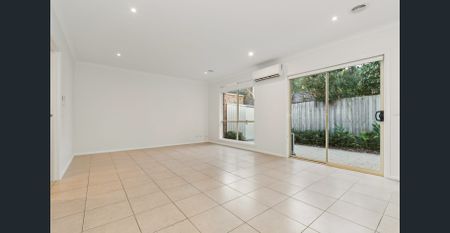 *** 2 bdrm 1.5 bath, Quiet courtyard, Near Schools, Shops, and Transport. - Photo 2