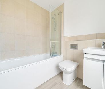 4 bedroom detached house to rent - Photo 3