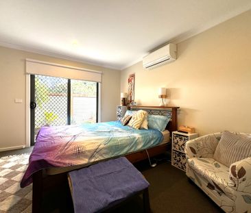 Stunning Townhouse - Photo 2