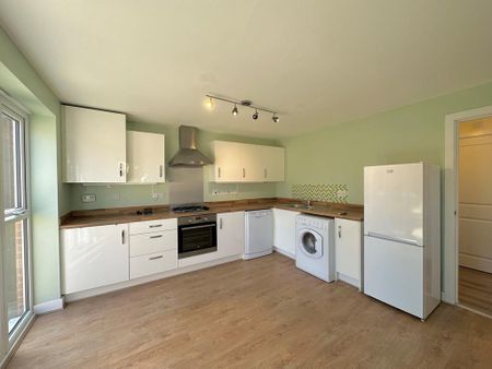 4 bedroom semi-detached house to rent - Photo 5