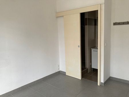Location Appartement 1 pièce 38m² BESANCON 25000 - Photo 4