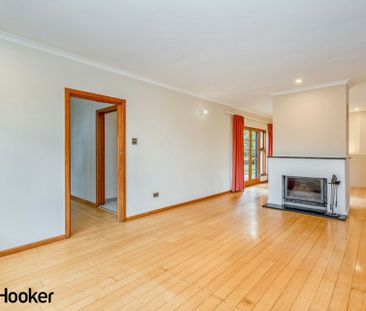 Uniquely designed 4 bedroom house surrounded by beautiful views - Photo 1