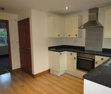 2 bedroom semi-detached house to rent - Photo 3